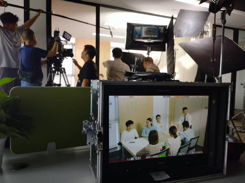 比如县TVC拍摄公司：科技产品视觉化大师，诠释未来感与功能美学